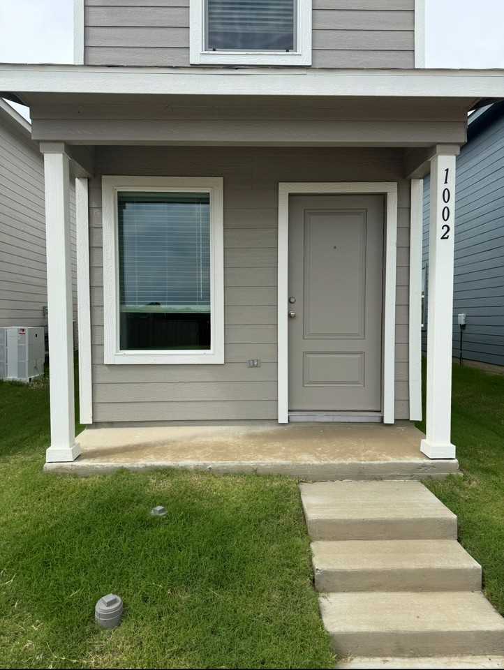 1002 Robin Hill Ln #NA - Photo 4 of 22