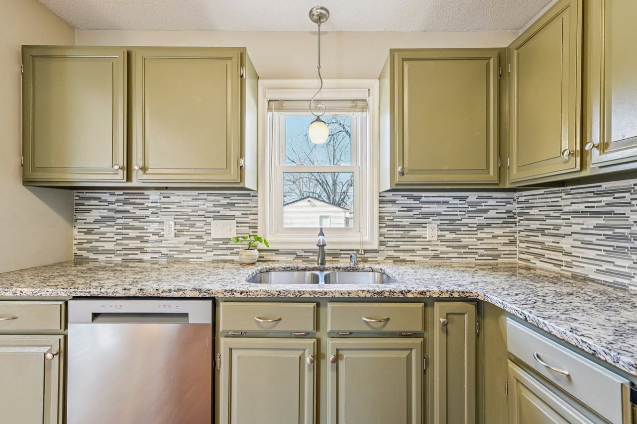 2646 Quincy St Ne #2646 - Photo 5 of 45