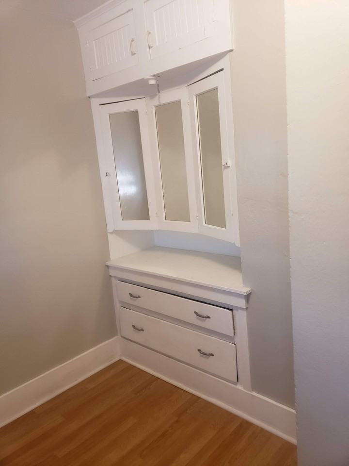 1005 E 2nd St #1005 - Photo 4 of 29