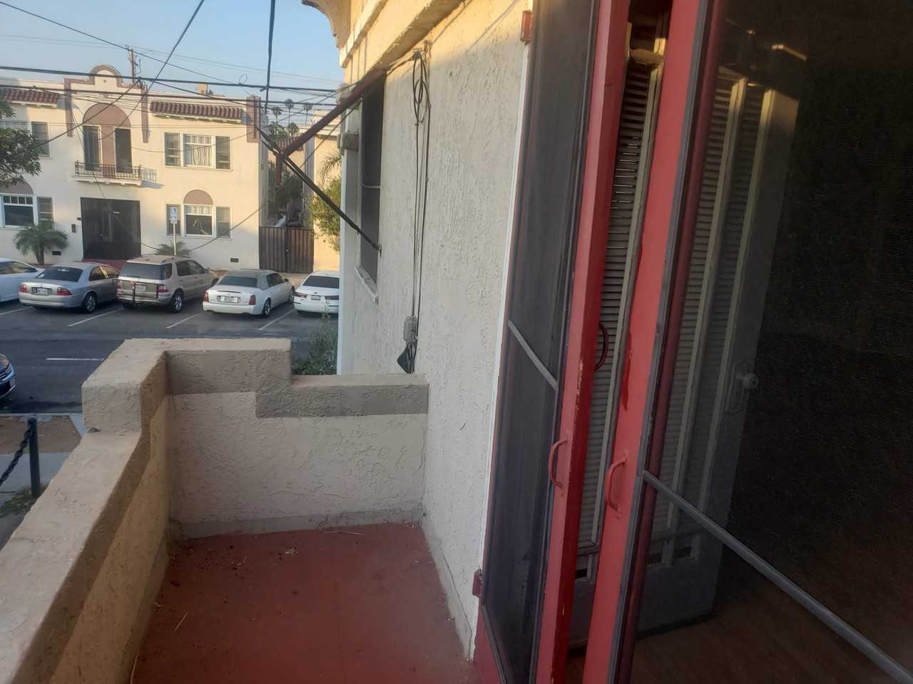 1005 E 2nd St #1005 - Photo 7 of 29