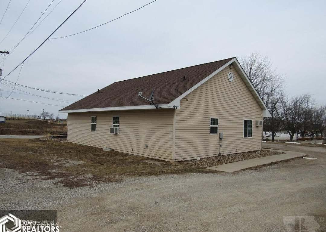 920 W Chestnut St #2 - Photo 2 of 12