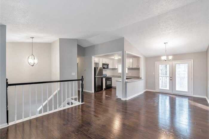 4061 Faron Ct - Photo 5 of 31