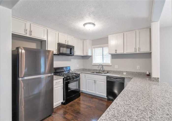 4061 Faron Ct - Photo 6 of 31