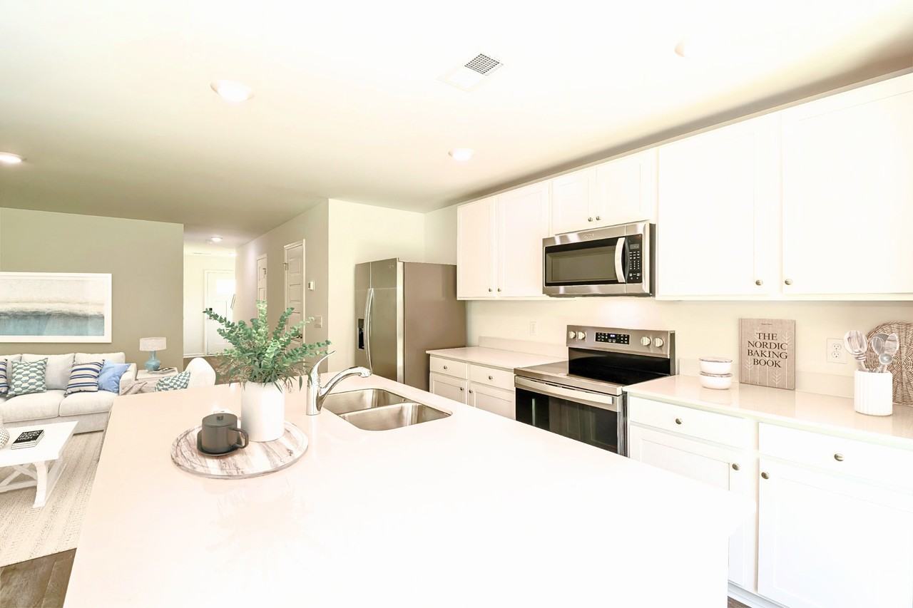 105 Striker Rd - Photo 3 of 49