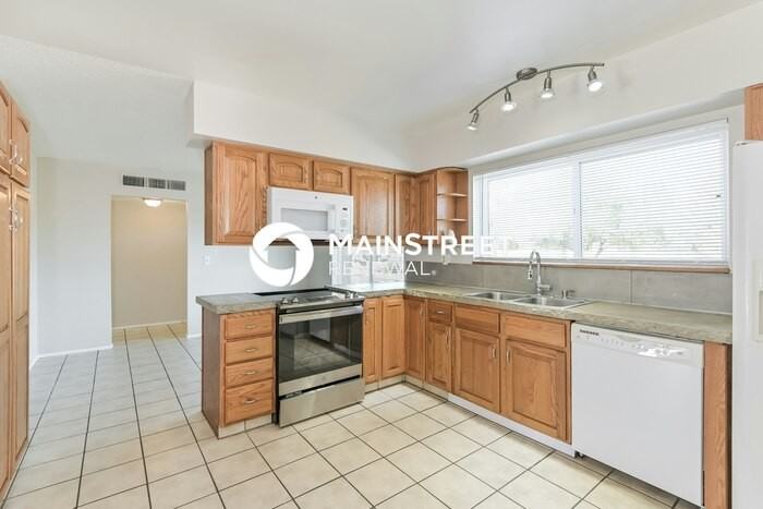 9802 E Stella Rd - Photo 7 of 16