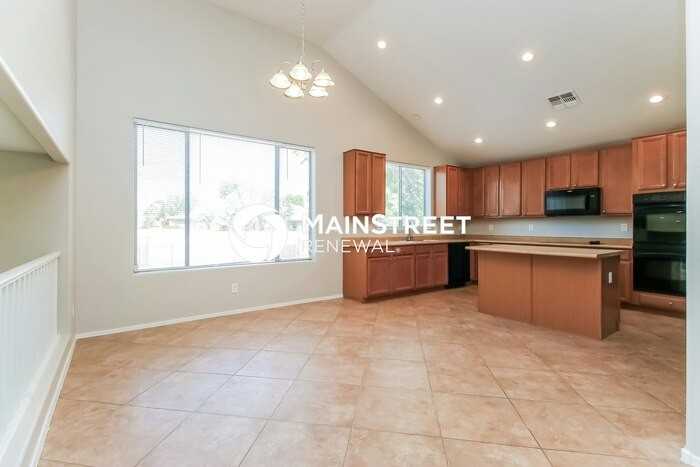 6664 S Wilson Dr - Photo 4 of 17