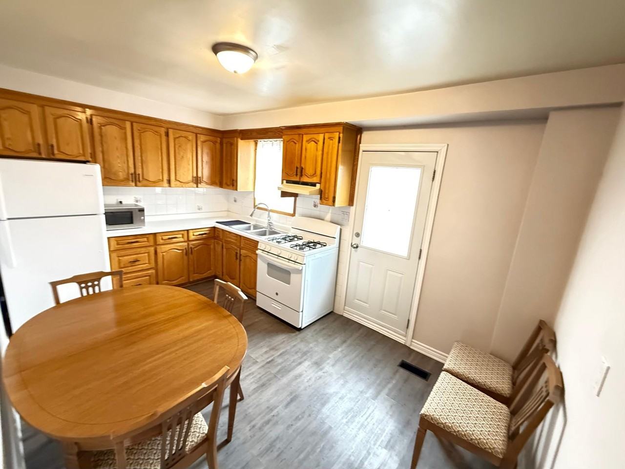 100 Peterborough Avenue #Main - Photo 3 of 7