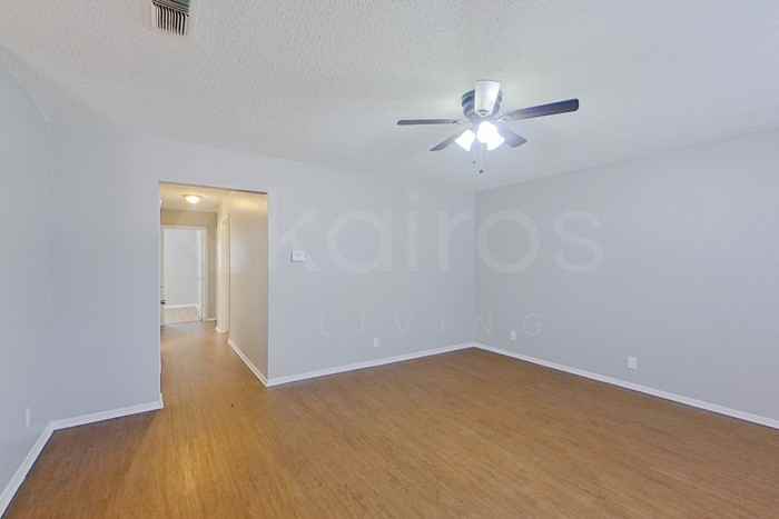 923 Kimbrough St - Photo 5 of 26