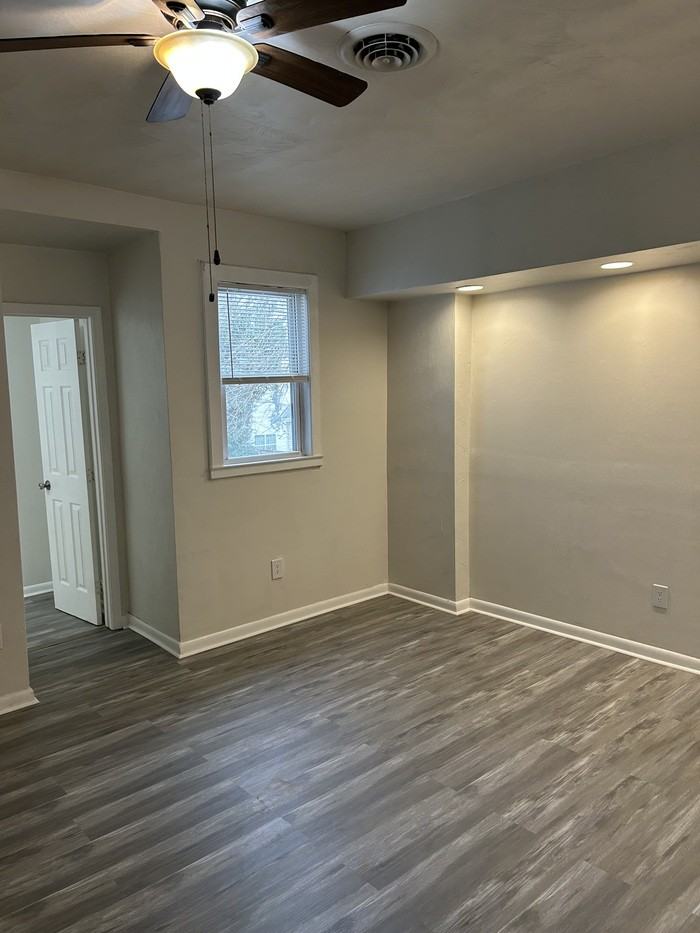 1526 W 40th St #2A - Photo 4 of 23