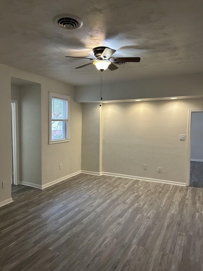 1526 W 40th St #2A - Photo 5 of 23