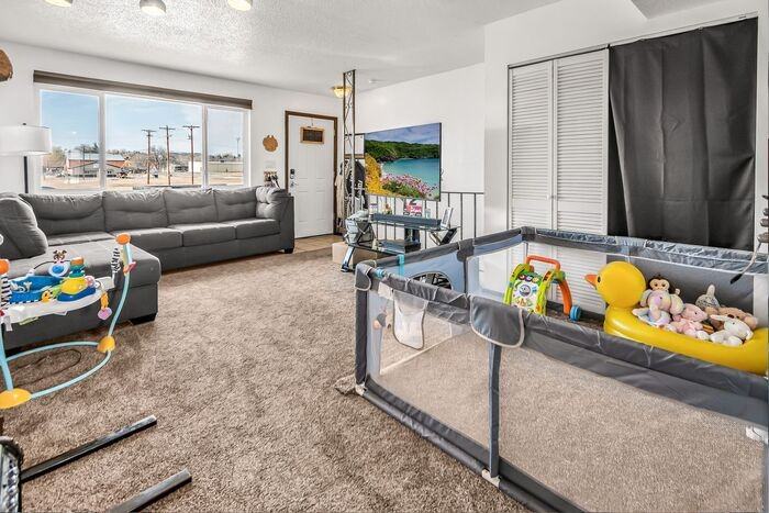 252 E Rangely Ave - Photo 4 of 20
