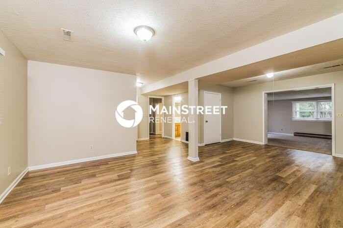 2806 Winchester Dr - Photo 3 of 17