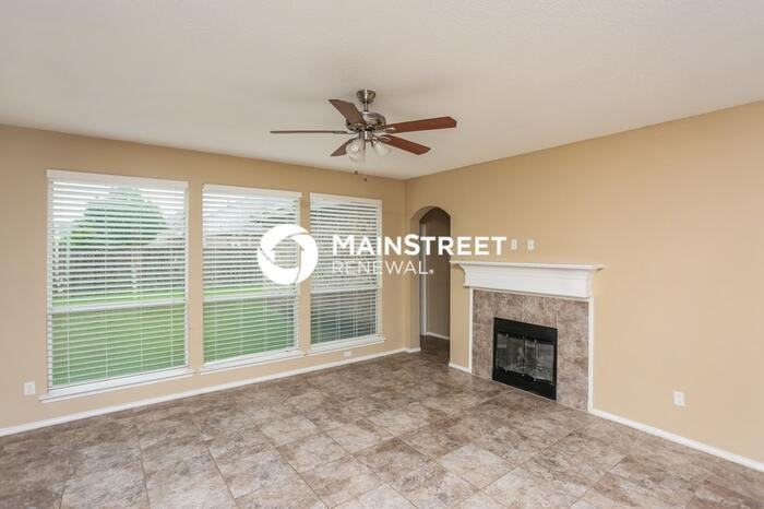 749 Mulberry Ln - Photo 5 of 17