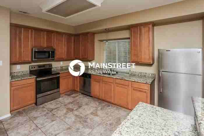 749 Mulberry Ln - Photo 7 of 17