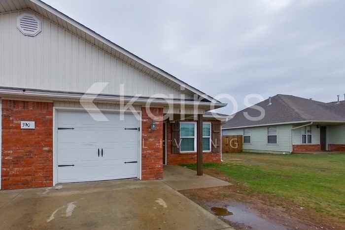 3909 E Thomas St #B - Photo 2 of 20