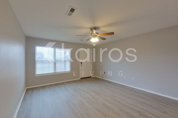 3909 E Thomas St #B - Photo 4 of 20