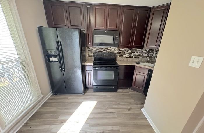 915 Green St #915 - Photo 6 of 17