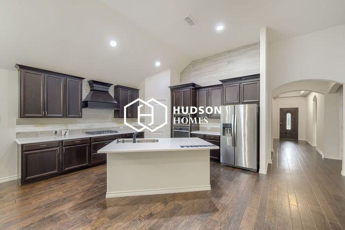 1604 Flamingo Dr - Photo 4 of 13