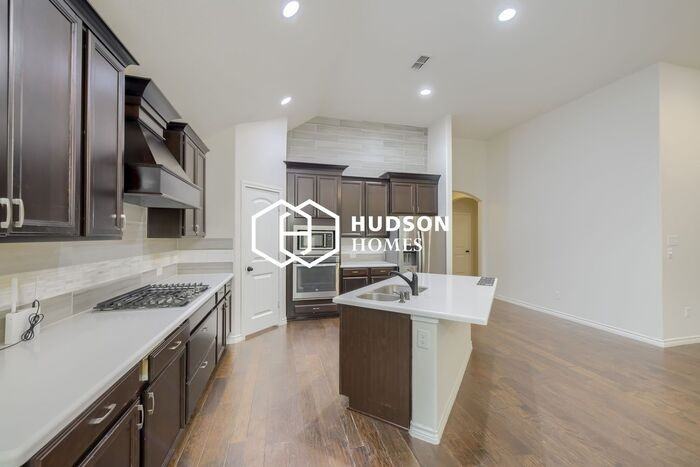 1604 Flamingo Dr - Photo 5 of 13