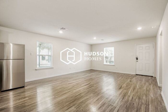 708 Henderson St - Photo 3 of 14