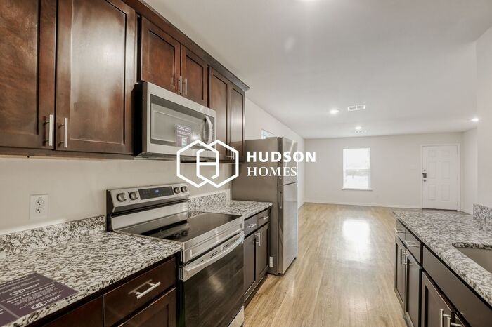 708 Henderson St - Photo 6 of 14