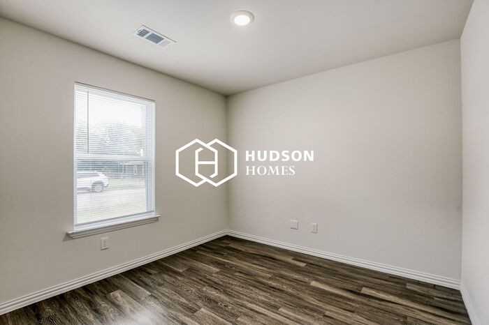 708 Henderson St - Photo 7 of 14