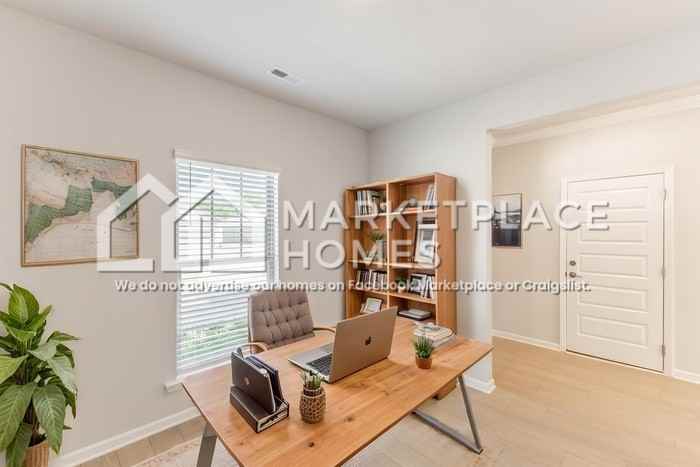 206 Stockyard Cir - Photo 2 of 31