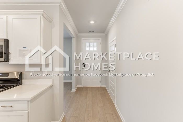 206 Stockyard Cir - Photo 4 of 31