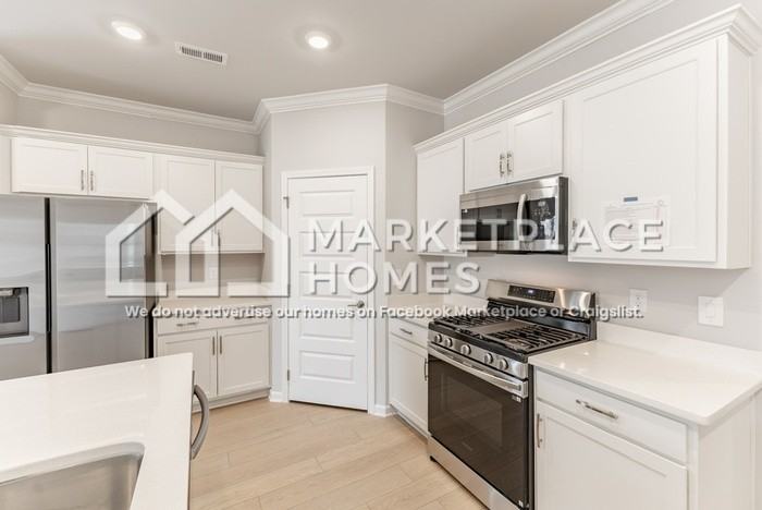 206 Stockyard Cir - Photo 5 of 31