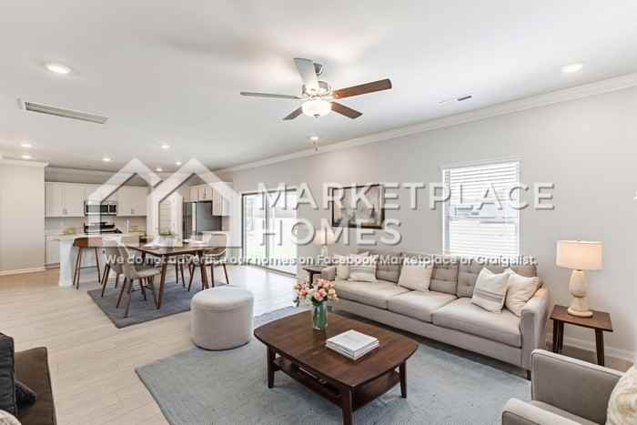 212 Stockyard Cir - Photo 2 of 36