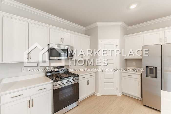 212 Stockyard Cir - Photo 5 of 36
