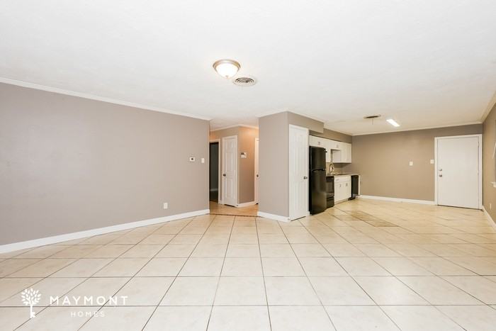 7461 Meadowcrest Dr - Photo 3 of 9