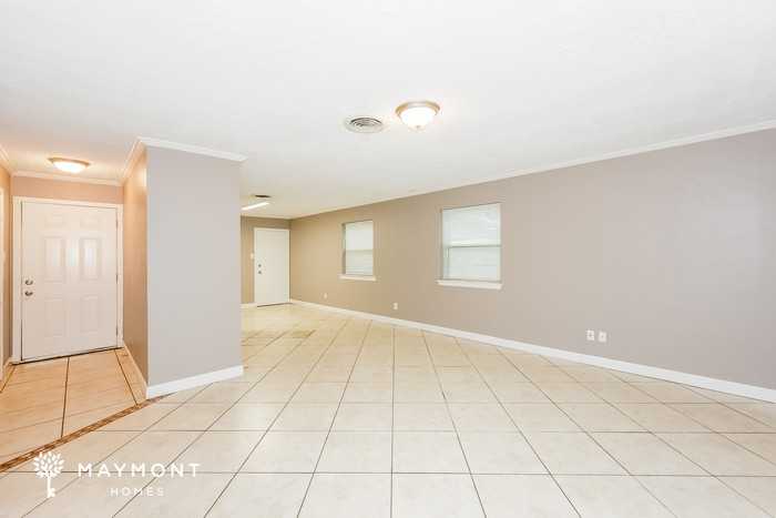 7461 Meadowcrest Dr - Photo 4 of 9