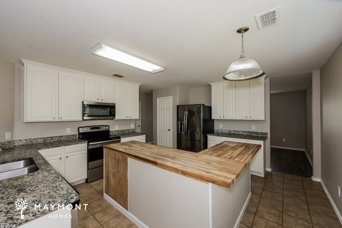 2002 Bentwood Dr - Photo 6 of 12