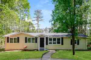 featured image of 422 Hawthorne Cir
