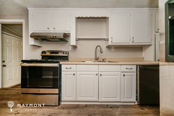 422 Hawthorne Cir - Photo 4 of 11