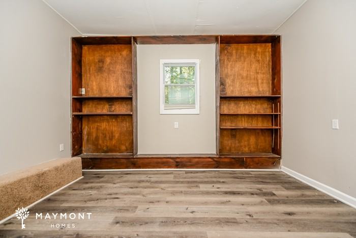 422 Hawthorne Cir - Photo 5 of 11