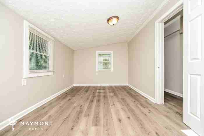 422 Hawthorne Cir - Photo 6 of 11