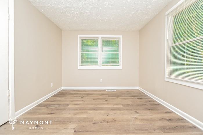 422 Hawthorne Cir - Photo 7 of 11