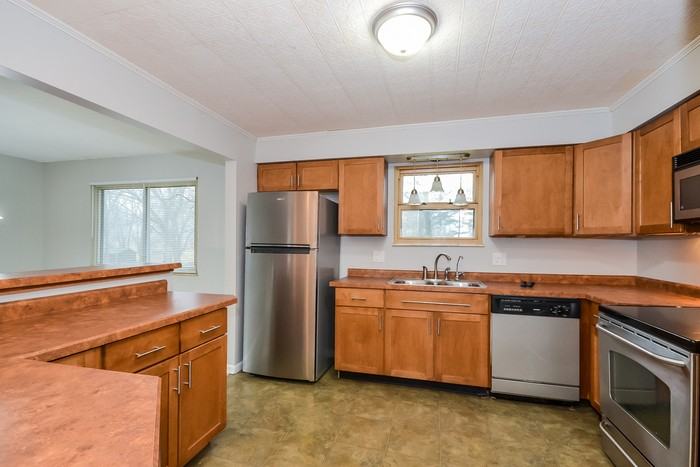 8505 Goldfinch Way - Photo 3 of 9