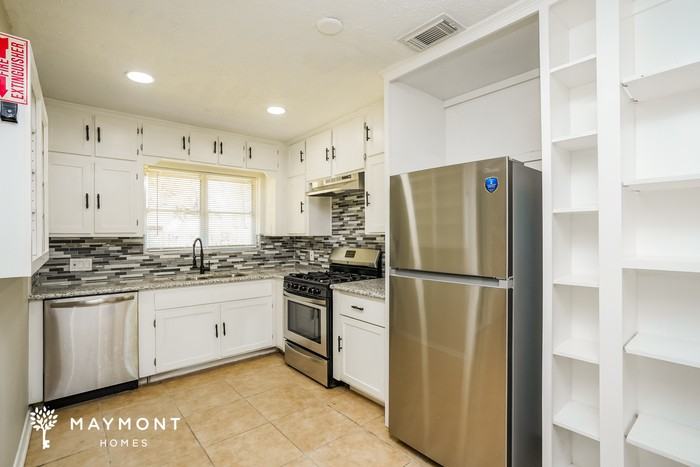 1804 Chilton Dr - Photo 5 of 12