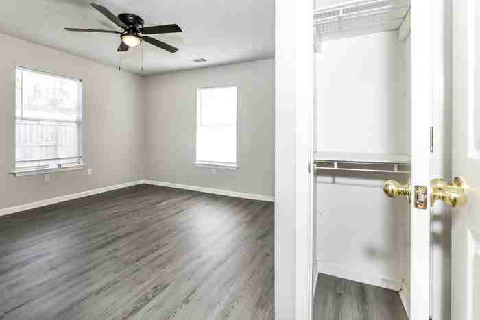 2424 Cedar Rdg - Photo 5 of 10