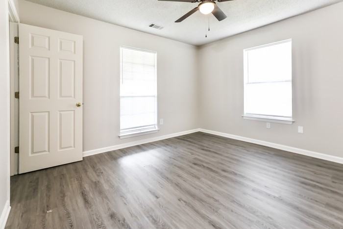 2424 Cedar Rdg - Photo 7 of 10