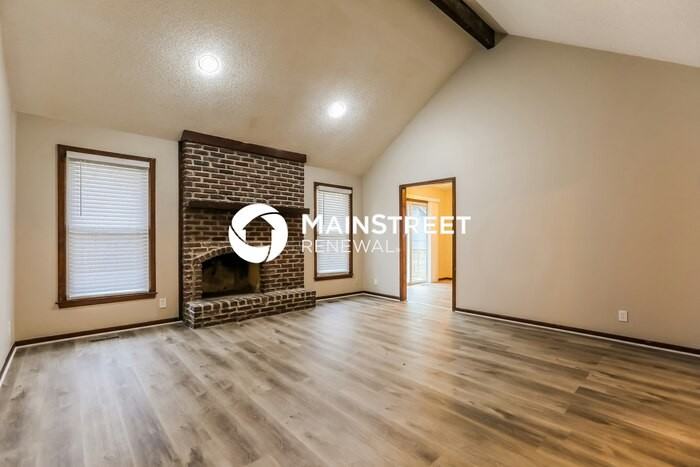 14835 S Locust St - Photo 4 of 17