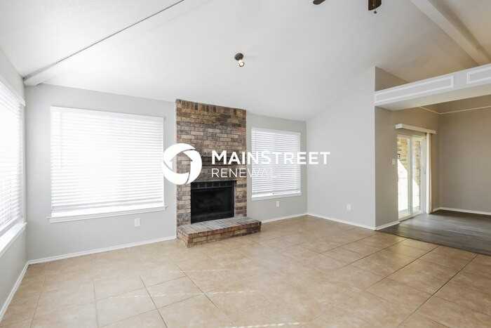 304 Meadowglen Dr - Photo 3 of 16