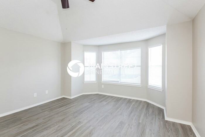 304 Meadowglen Dr - Photo 6 of 16