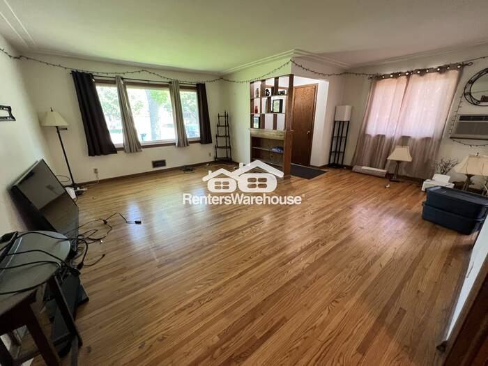 7404 Queen Ave S - Photo 3 of 13