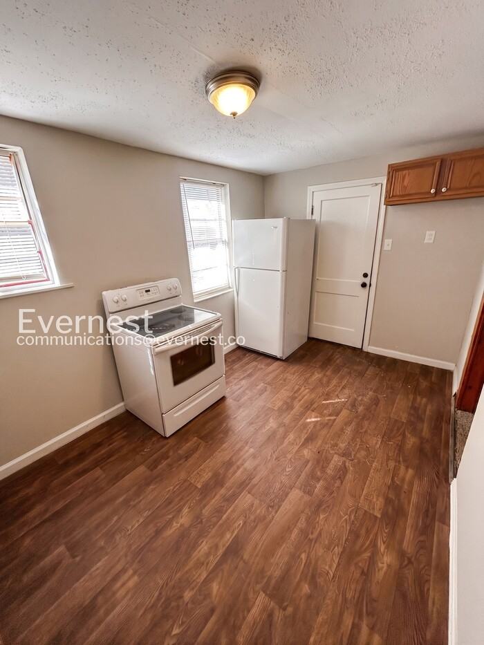 344 Midridge Dr - Photo 3 of 18