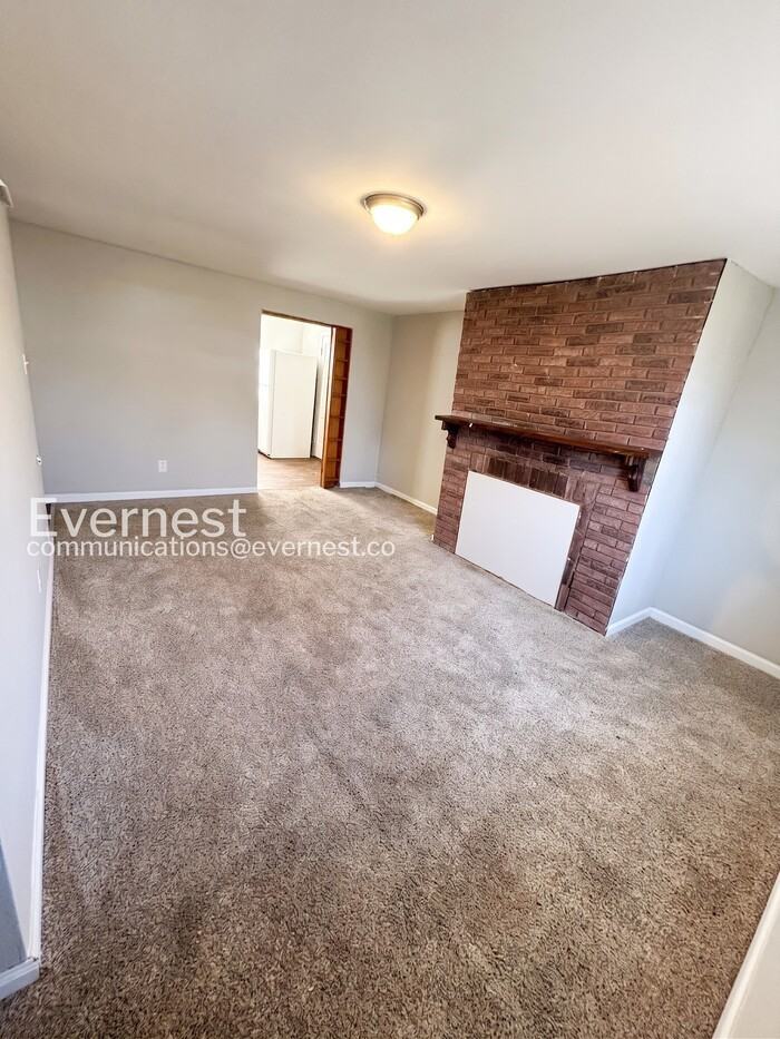 344 Midridge Dr - Photo 4 of 18