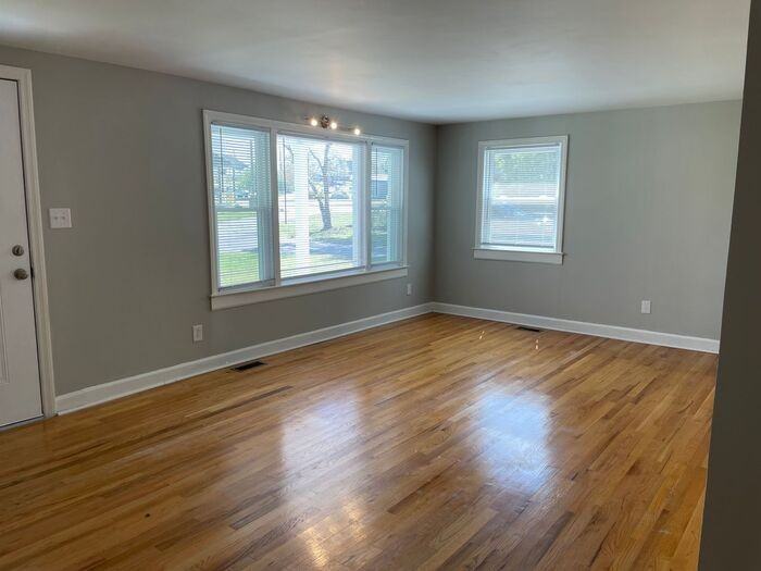 3227 N Main St - Photo 2 of 17